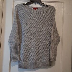 Jennifer Lopez Silver-Accented Light Gray Ribbed Crewneck Sweater